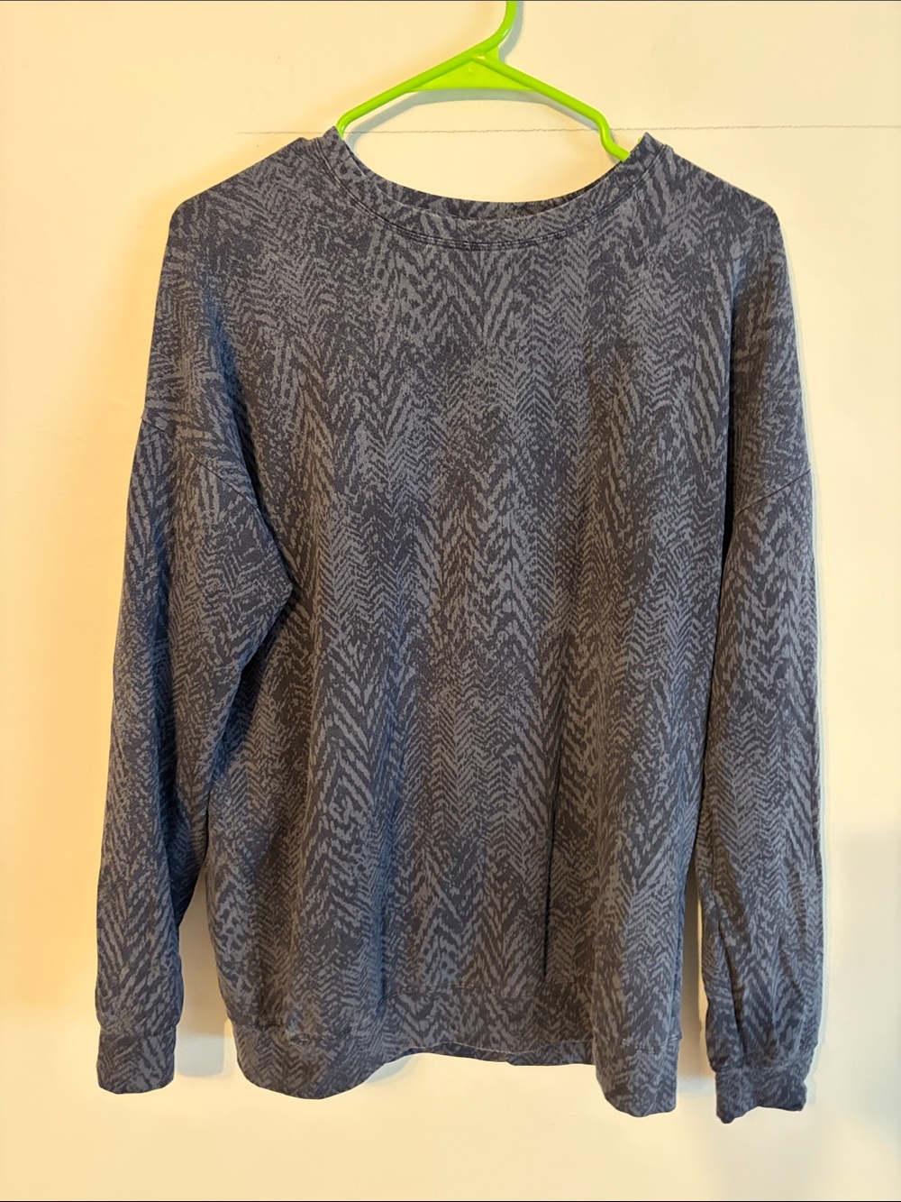 Athleta Long Sleeve Heathered Navy/grey Patterned long sleeve top. Med
